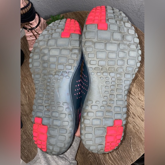 Nike - Picture 9 of 10